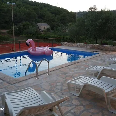 Tennis Court Slivje With Pool Appartement Selca (Brac)